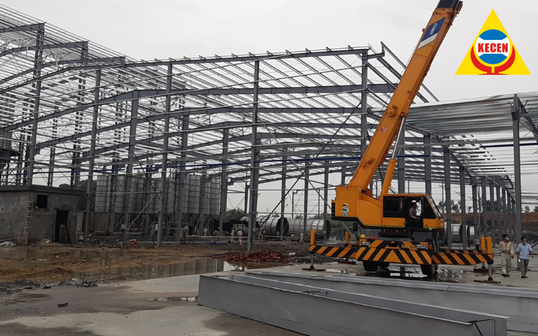 Lắp dựng cấu kiện thép tại công trường